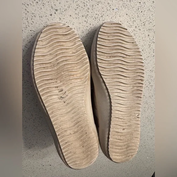 Veja Pink High-Top Canvas Sneakers with Cream Accents - Picture 5 of 11